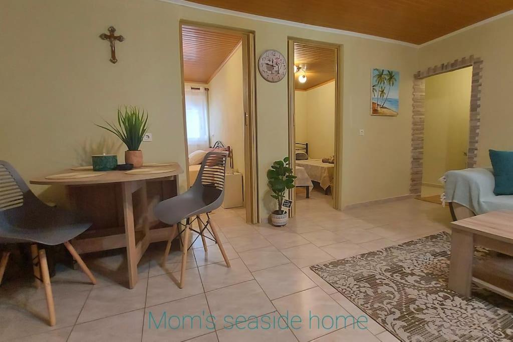 Mom'S Seaside Home Kariani Exterior photo