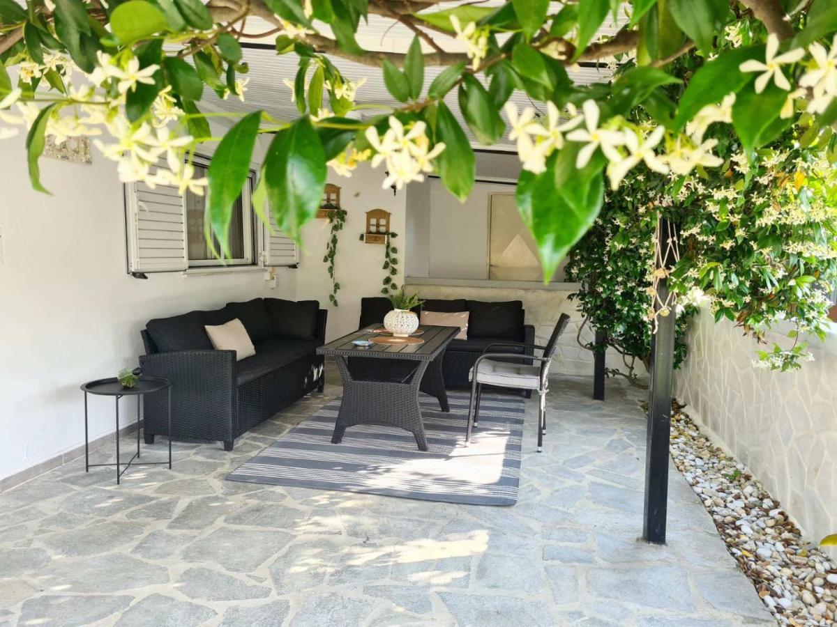 Mom'S Seaside Home Kariani Exterior photo